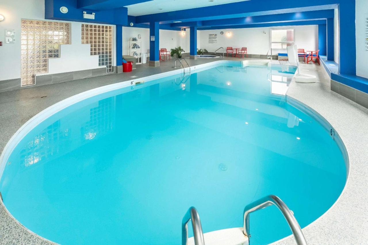 Comfort Inn & Suites Medicine Hat Esterno foto