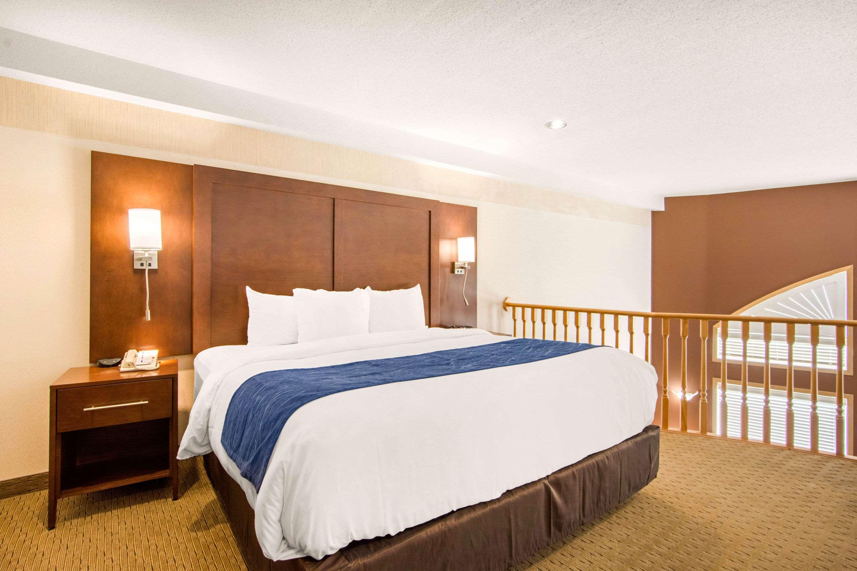 Comfort Inn & Suites Medicine Hat Esterno foto