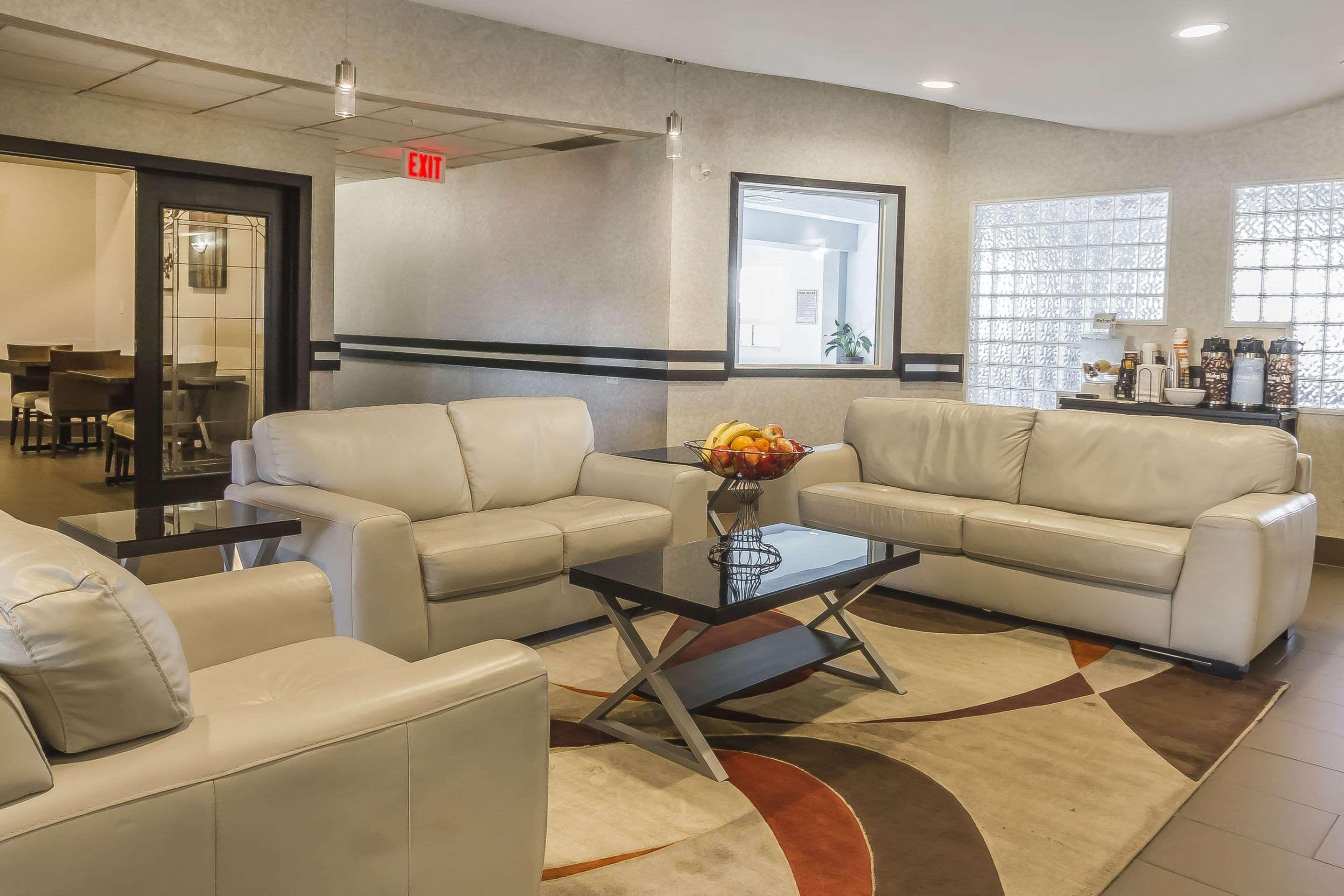 Comfort Inn & Suites Medicine Hat Esterno foto