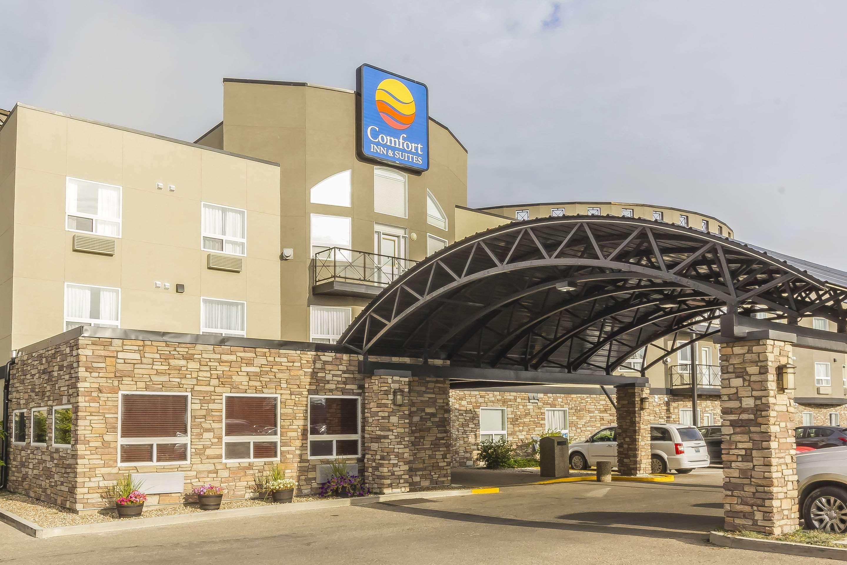 Comfort Inn & Suites Medicine Hat Esterno foto