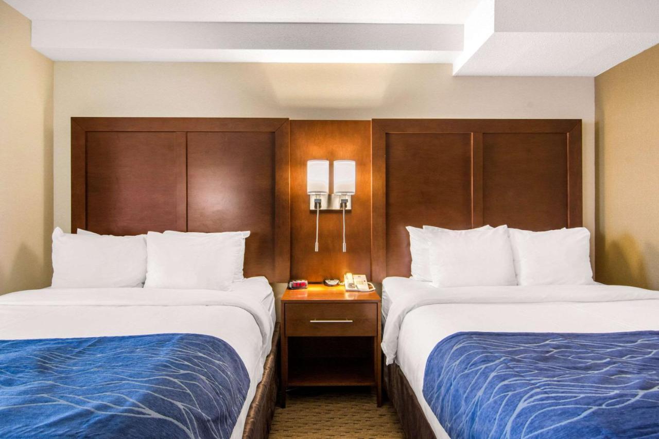 Comfort Inn & Suites Medicine Hat Esterno foto