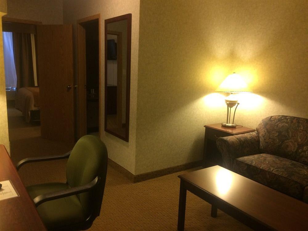 Comfort Inn & Suites Medicine Hat Esterno foto