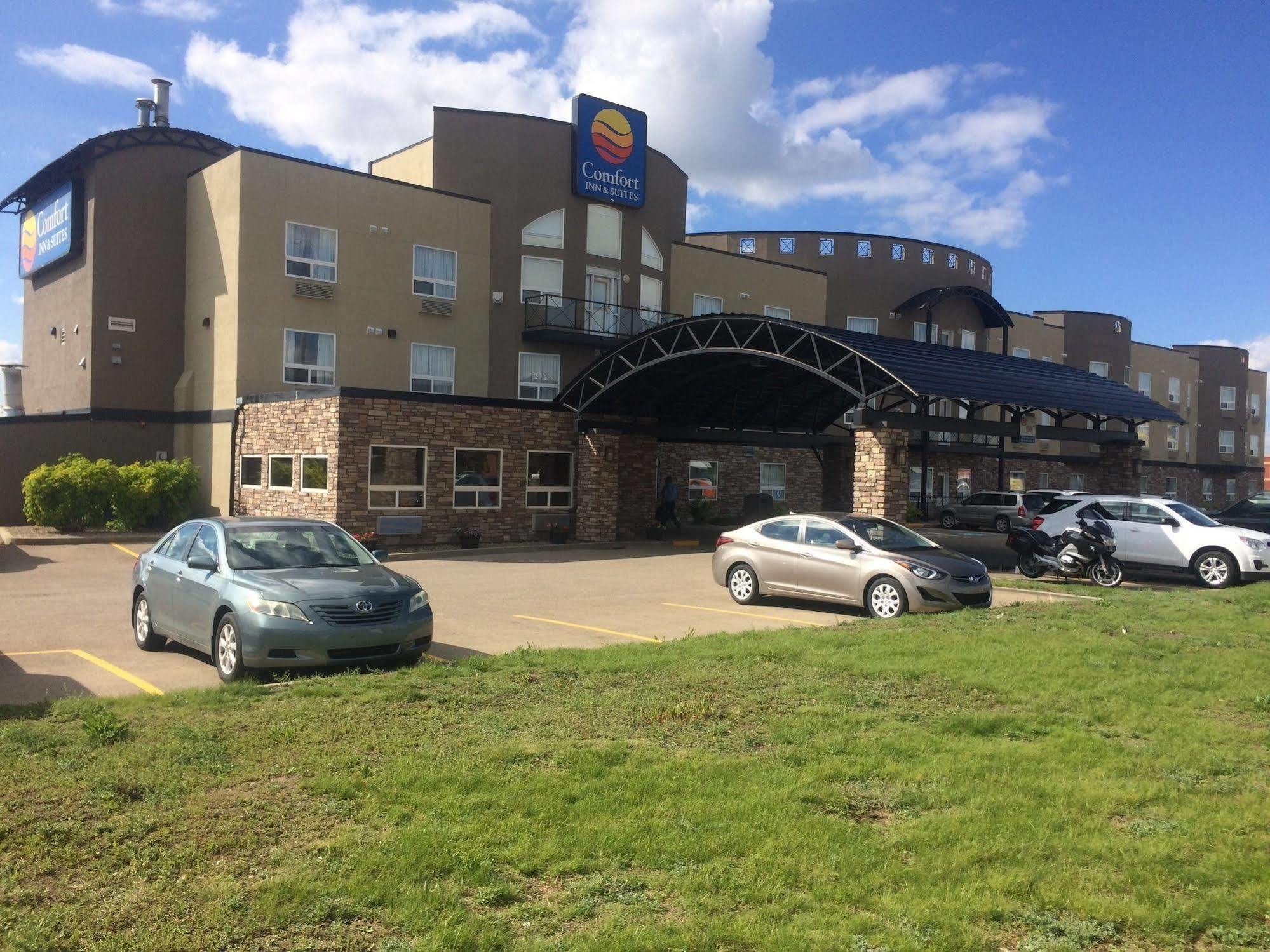 Comfort Inn & Suites Medicine Hat Esterno foto
