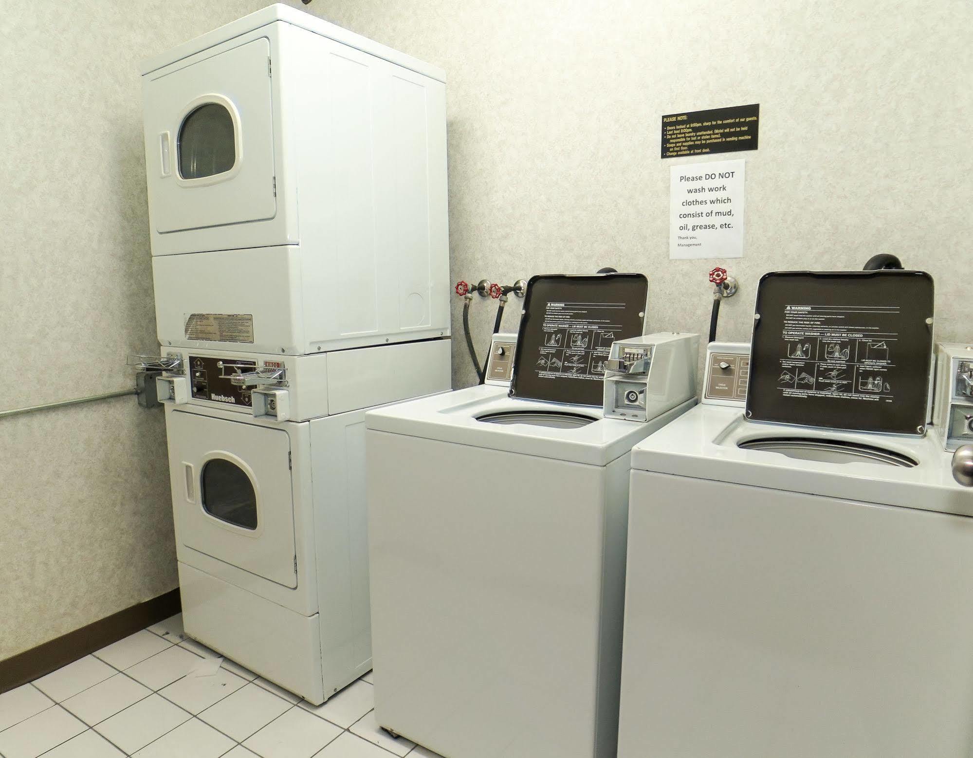 Comfort Inn & Suites Medicine Hat Esterno foto